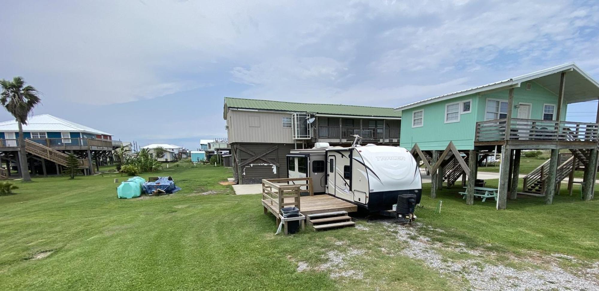 Blue Dolphin Inn And Cottages Grand Isle Exterior foto