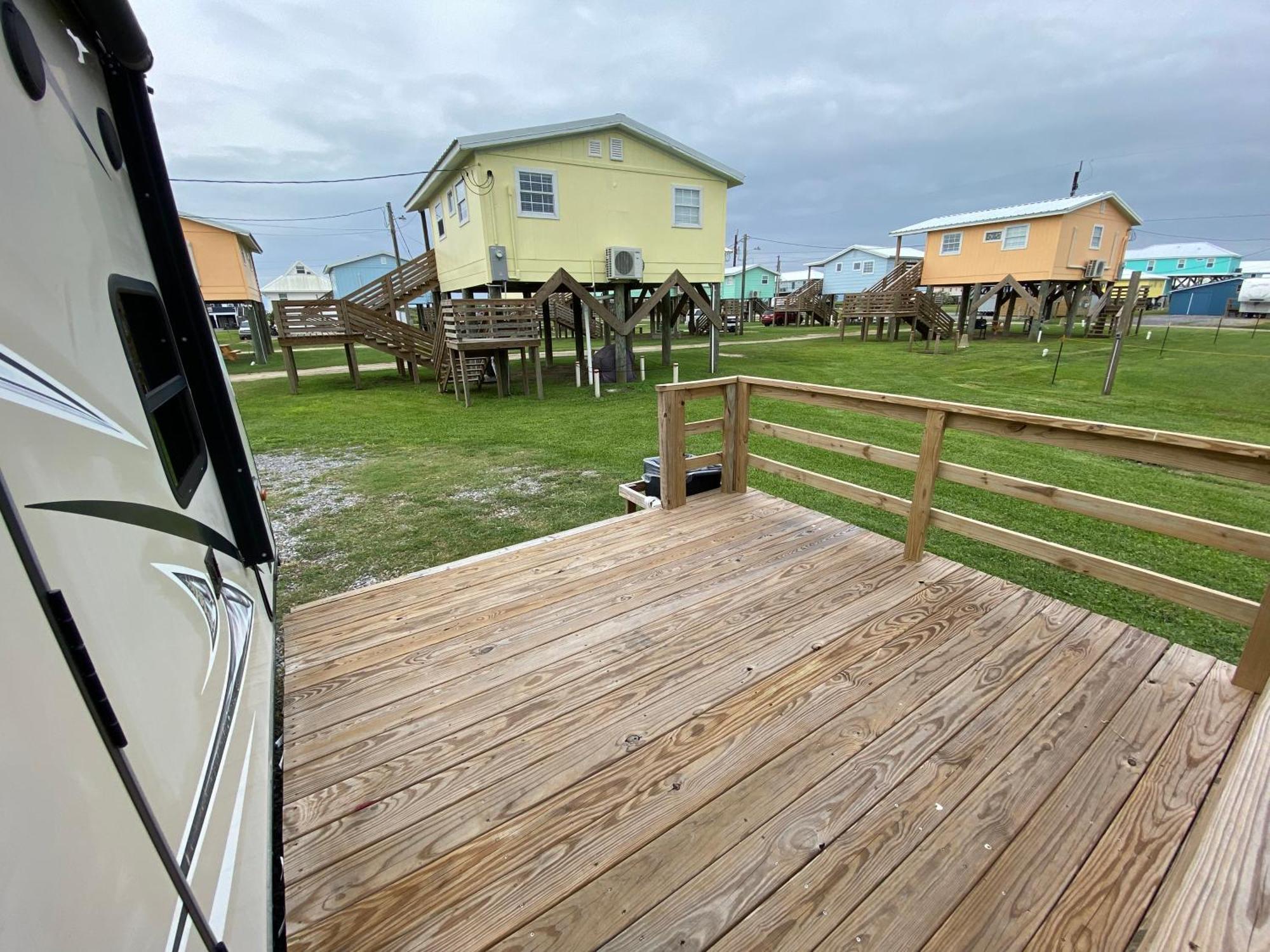 Blue Dolphin Inn And Cottages Grand Isle Exterior foto