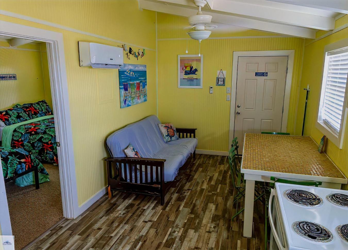 Blue Dolphin Inn And Cottages Grand Isle Exterior foto