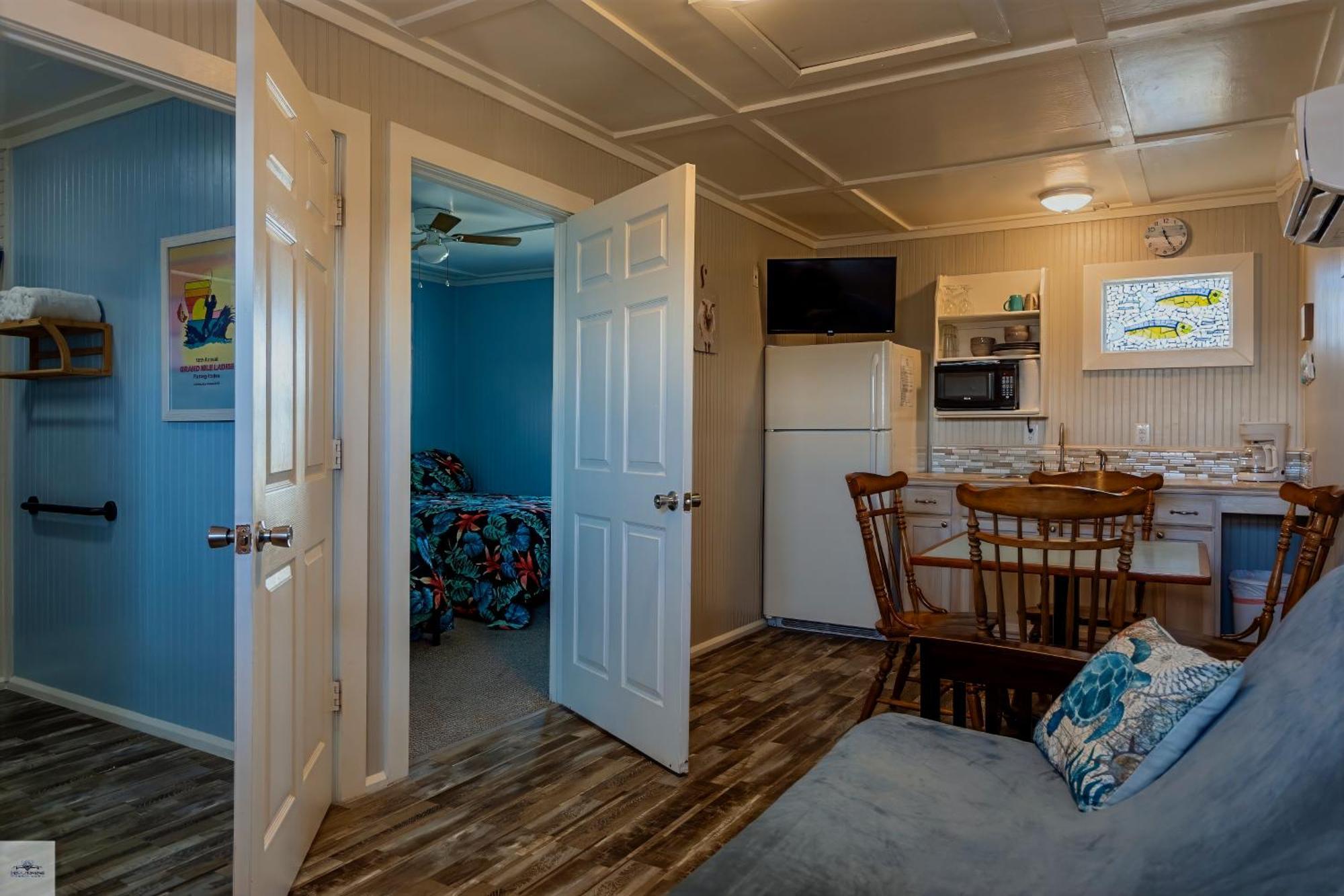 Blue Dolphin Inn And Cottages Grand Isle Exterior foto