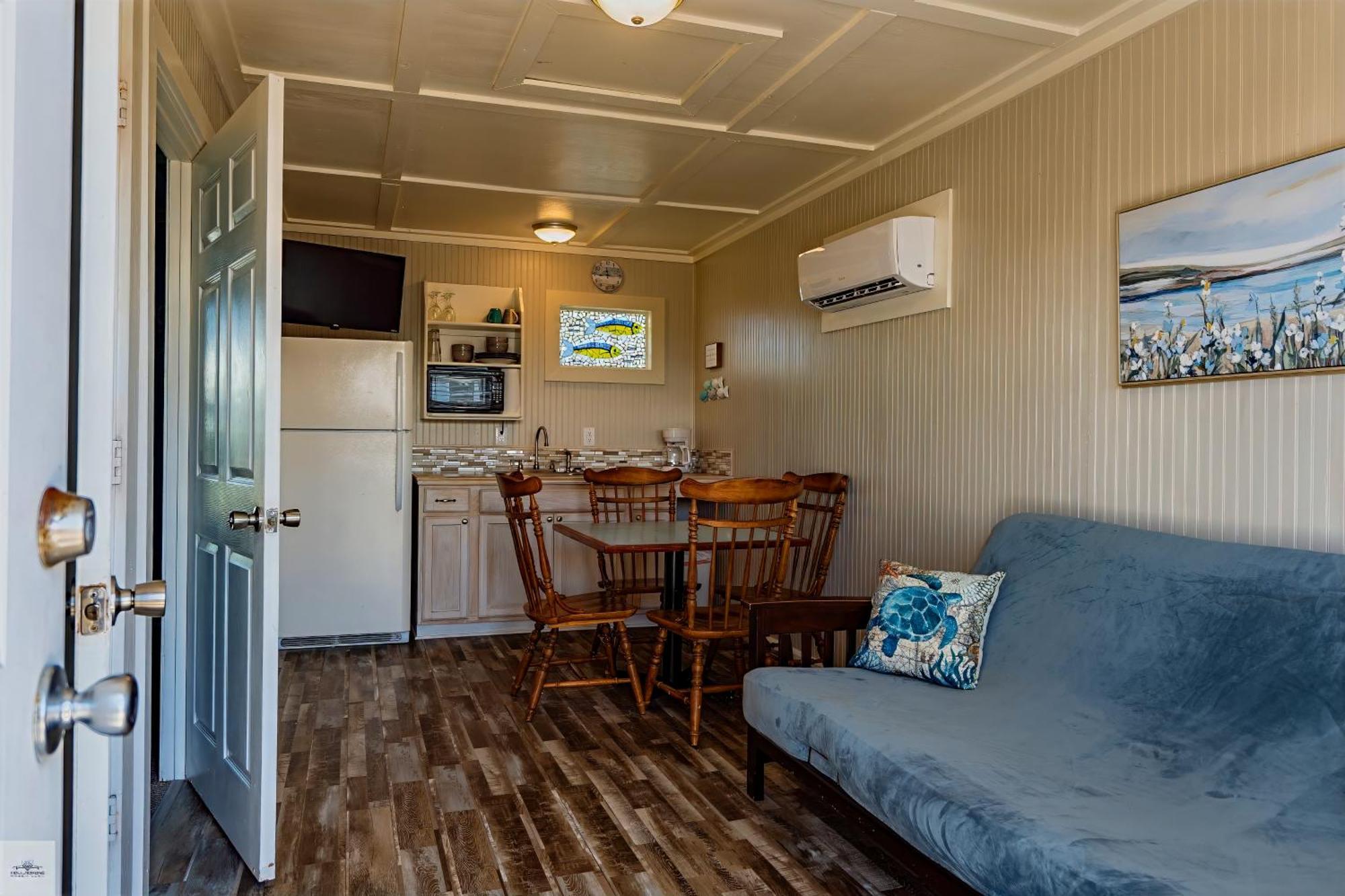 Blue Dolphin Inn And Cottages Grand Isle Exterior foto